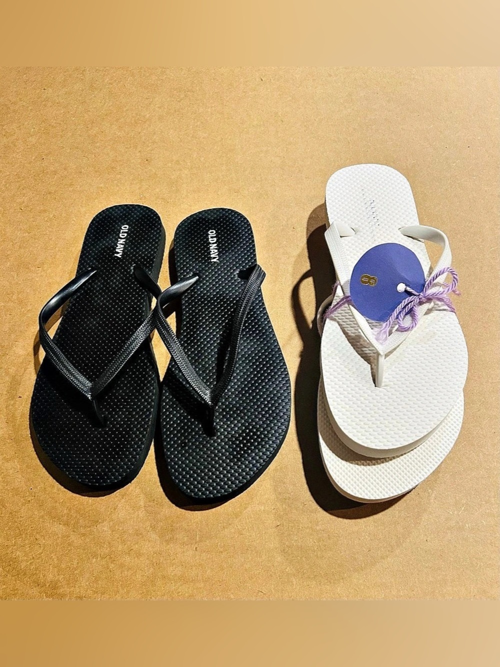 Old Navy Classic Flip-Flops Black & White Sandals